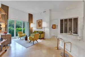 20000 E Country Club Dr 112, Aventura