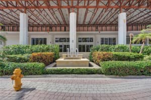 100 Lincoln Rd #927, Miami Beach, FL 33139, Sold 08/01/25
