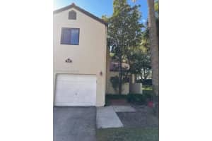 12 Via De Casas Sur 104, Boynton Beach