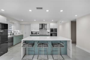 1045 Hollywood Blvd, Hollywood, FL 33019 - MLS#A11817130