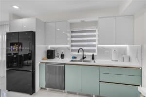 1045 Hollywood Blvd, Hollywood, FL 33019 - MLS#A11817130