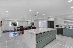 1045 Hollywood Blvd, Hollywood, FL 33019 - MLS#A11817130