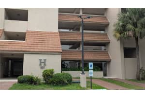 601 Ives Dairy Rd 405-8, Miami