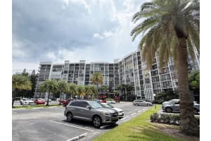 800 Parkview Dr APT 820, Hallandale Beach, FL 33009, - MLS#A11817144