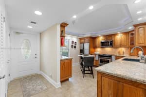150 S Hollybrook Ter 201, Pembroke Pines