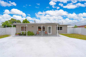 810 E 9th Pl, Hialeah