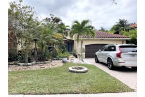 523 Stonemont Dr, Weston