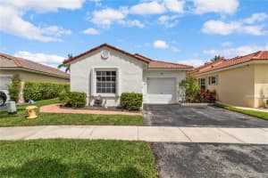 886 Sw 180th Ter, Pembroke Pines