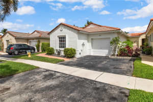 886 Sw 180th Ter Pembroke Pines, FL 33029 - MLS#A11817512