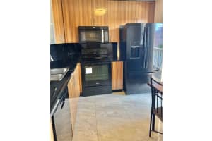 219 NE 14th Ave APT 401, Hallandale Beach, FL 33009, Sold 07/31/25