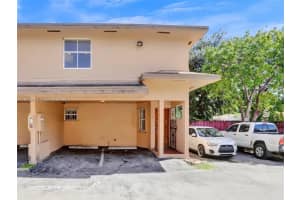 451 Ne 136th St I-101, North Miami