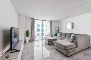 1200 Brickell Bay Dr APT 2112, Miami, FL 33131, Sold 08/08/25
