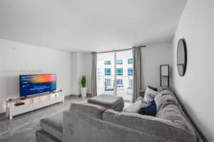 1200 Brickell Bay Dr APT 2112, Miami, FL 33131, Sold 08/08/25