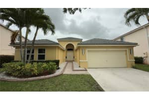 4221 Laurel Ridge Cir, Weston