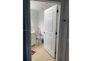 300 S Biscayne Blvd L-634, Miami