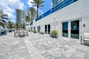 2711 S Ocean Dr, Hollywood, FL 33019, Sold 07/03/25