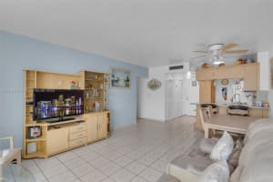 2899 Collins Ave APT 946, Miami Beach, FL 33140, Sold 08/08/25