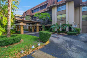 665 NE 195th St APT 123, Miami, FL 33179, - MLS#A11818178