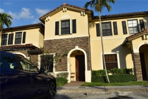 8873 W 35th Ln, Hialeah