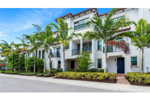 11530 Sw 13th Ct, Pembroke Pines