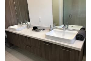 8272 Nw 44th Ter, Doral