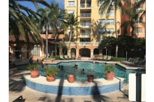 19801 E Country Club Dr 4-603, Aventura