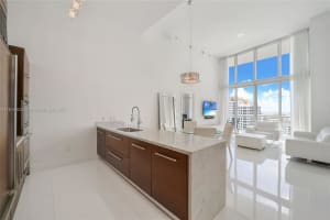 475 Brickell Ave 2807, Miami