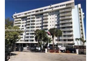 13155 Ixora Ct 704, North Miami