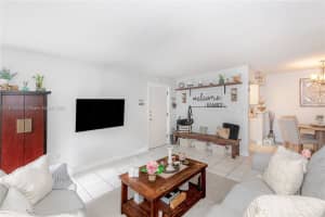 10816 N Kendall Dr R17, Miami