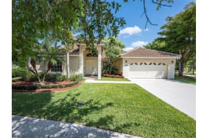 643 Lake Blvd, Weston