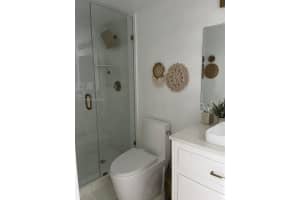 3500 Mystic Pointe Dr 1804, Aventura