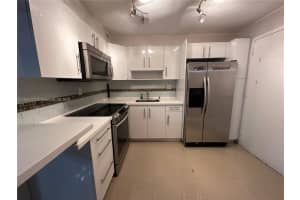 1470 Ne 125th Ter 308, North Miami