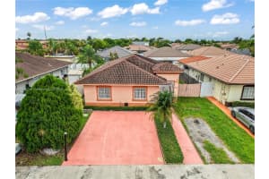 19730 Nw 78th Path, Hialeah