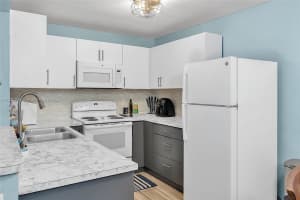 207 Palm Cir W, Pembroke Pines, FL 33025, - MLS#A11820245