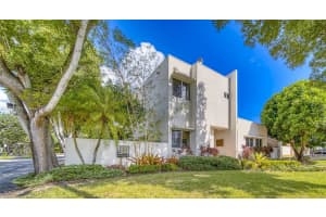 9753 Sw 93rd Ter, Miami