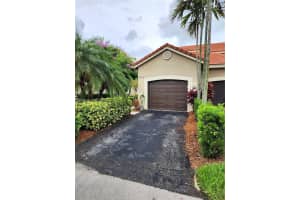 1050 Sorrento Dr 1050, Weston