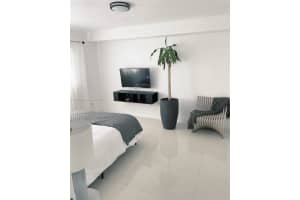 445 Sw 11th St 101 Miami, FL 33130 - Off Market