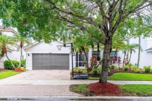 542 Penta Ct, Weston