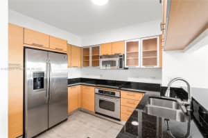 31 SE 5th St APT 707, Miami, FL 33131, Sold 08/19/25