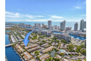 2627 S Parkview Dr 2627, Hallandale Beach