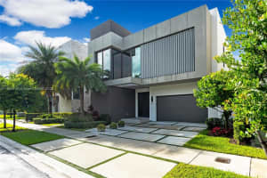10530 Nw 67th Ter, Doral