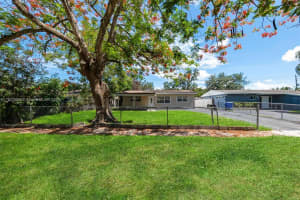 6442 Oak St, Hollywood, FL 33024, - MLS#A11820861