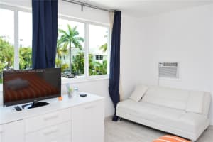 1600 Pennsylvania Ave APT 10, Miami Beach, FL 33139, - MLS#A11820887