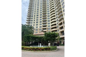 19501 W Country Club Dr 914, Aventura