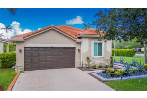 1753 Aspen Ln, Weston