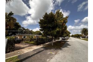 3250 Nw 174th St, Miami Gardens
