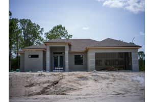 811 Rush Ave, Lehigh Acres, FL 33972, - MLS#A11821165