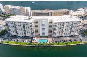 401 Golden Isles Dr 804, Hallandale Beach