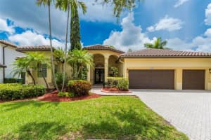 1925 Nw 167th Ter, Pembroke Pines