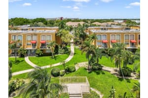 17901 Nw 68th Ave Q102, Hialeah